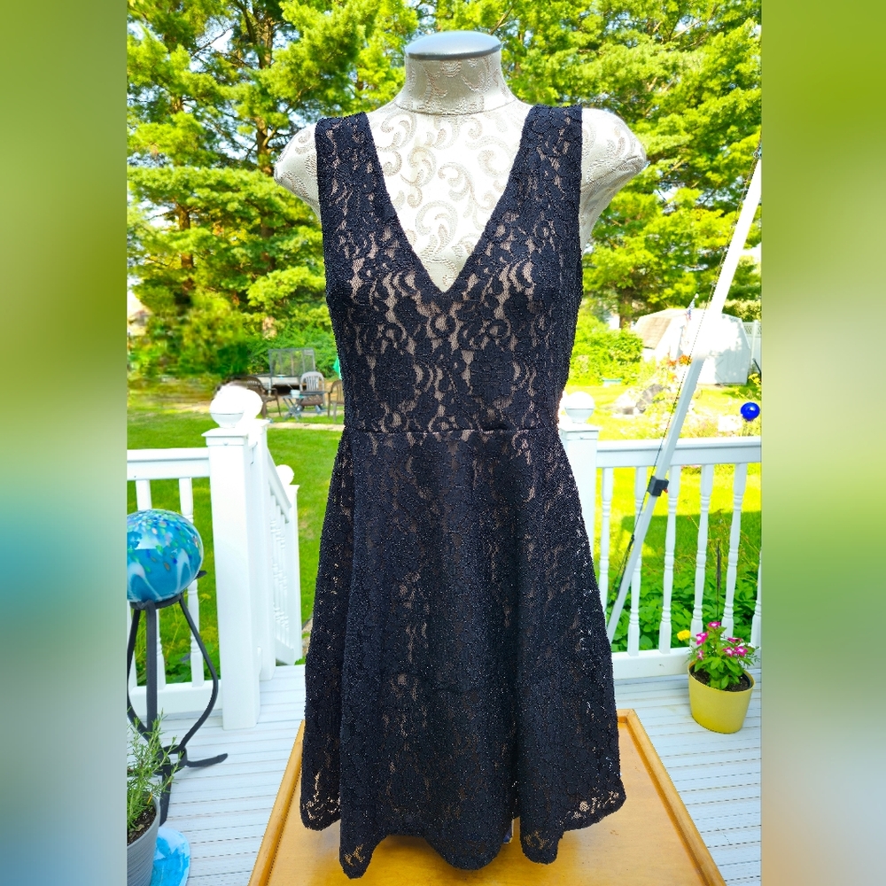 BCBG MAX AZRIA Sleeveless Lace Midi Dress Size S